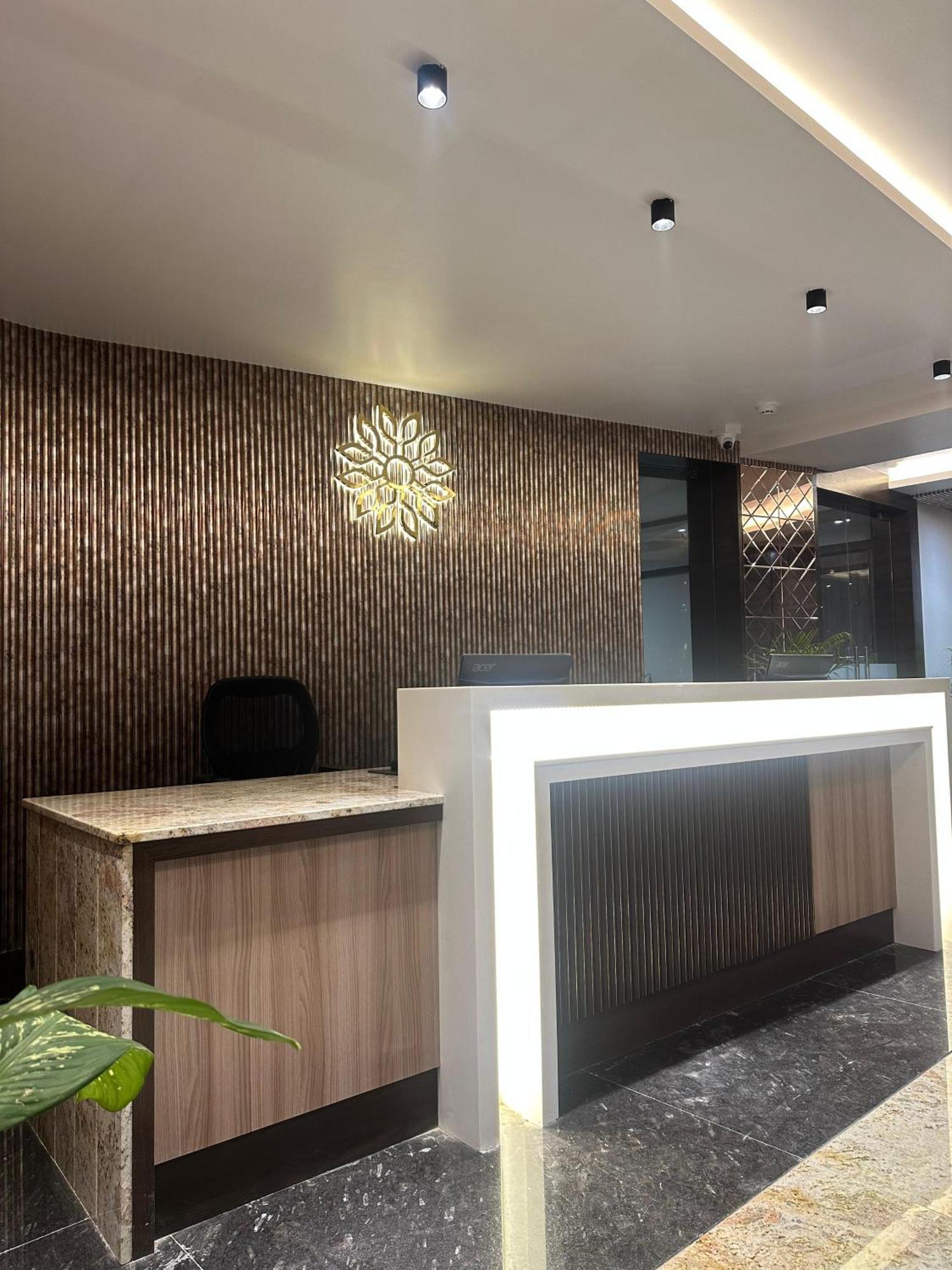 Hotel Sainik Grand バラナシ エクステリア 写真