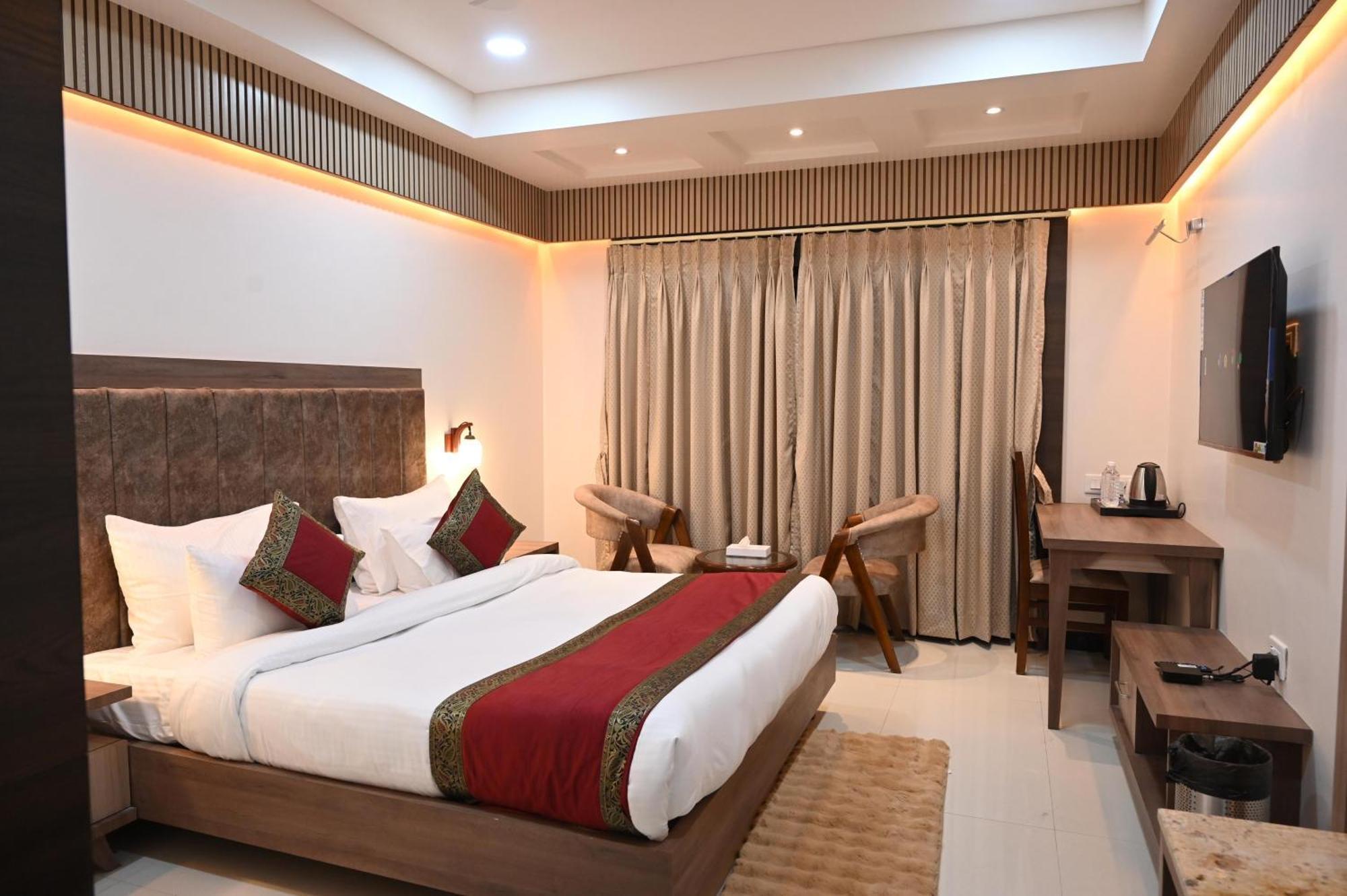 Hotel Sainik Grand バラナシ エクステリア 写真